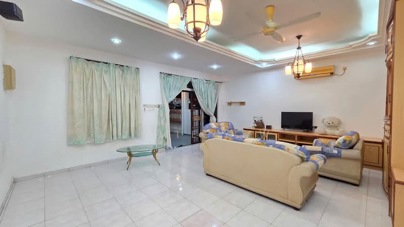Rumah Teres 2 Tingkat untuk Dijual di Taman Pulai Utama (Skudai) - Julie Yew - Living Room - PropertyGuru.com.my