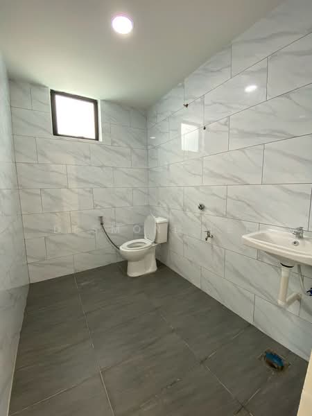 Semi-Detached House for Sale in Taman Majidee (Johor Bahru) - Desmond Lee - Bathroom - PropertyGuru.com.my