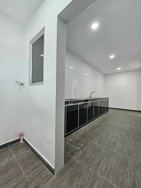 1-storey Terraced House for Sale in Taman Puteri Wangsa (Ulu Tiram) - Wil Mong - Kitchen - PropertyGuru.com.my