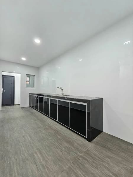 1-storey Terraced House for Sale in Taman Puteri Wangsa (Ulu Tiram) - Wil Mong - Kitchen - PropertyGuru.com.my