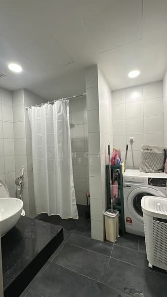 Servis Apartment untuk Disewa di Chambers - Duncan Lee - Bathroom - PropertyGuru.com.my
