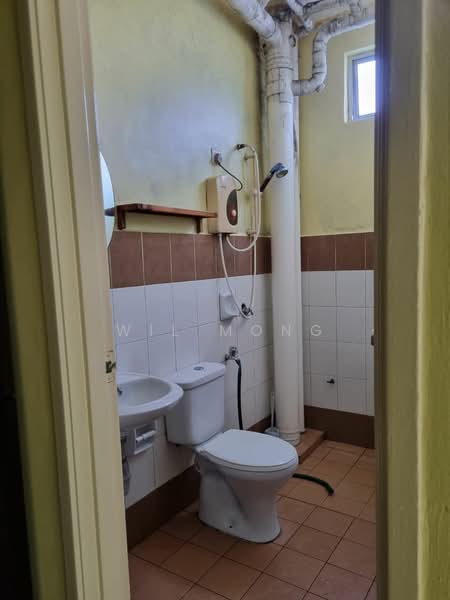 Pangsapuri untuk Dijual di Kipark Apartment - Wil Mong - Bathroom - PropertyGuru.com.my