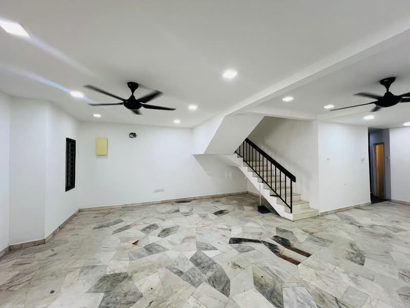 Rumah Teres 2 Tingkat untuk Dijual di Taman Desa Jaya (Johor Bahru) - Kun Chai - Living Room - PropertyGuru.com.my
