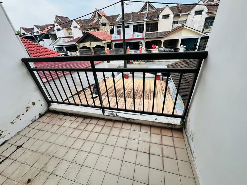 Rumah Teres 2 Tingkat untuk Dijual di Taman Desa Jaya (Johor Bahru) - Kun Chai - Balcony - PropertyGuru.com.my