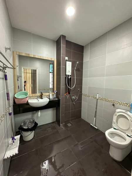 Rumah Teres 2 Tingkat untuk Dijual di Bandar Putra (Kulai) - Jadelyn Ng - Bathroom - PropertyGuru.com.my