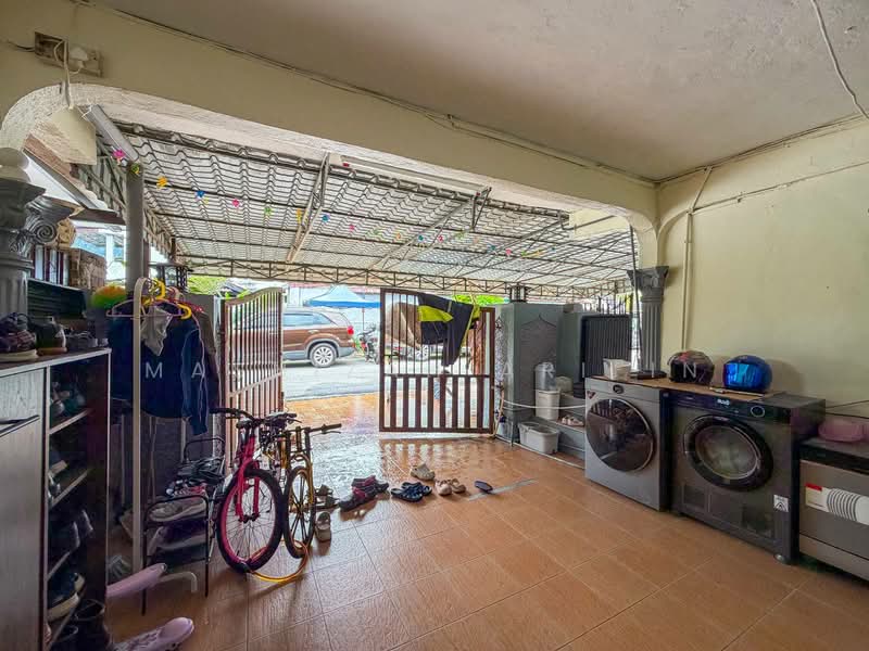Rumah Teres 2 Tingkat untuk Dijual di Ampang (Selangor) - Masnizah Arifin - Car Park - PropertyGuru.com.my