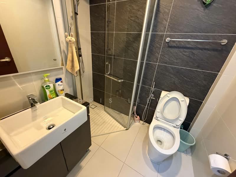 Kondominium untuk Dijual di Bay Laurel @ Country Garden Danga Bay - Chris Liew - Bathroom - PropertyGuru.com.my