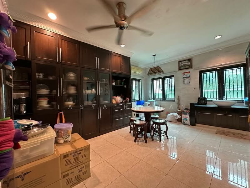 Bungalow for Sale in Usj 17 (Subang Jaya) - Tasya Ruslan - Kitchen - PropertyGuru.com.my