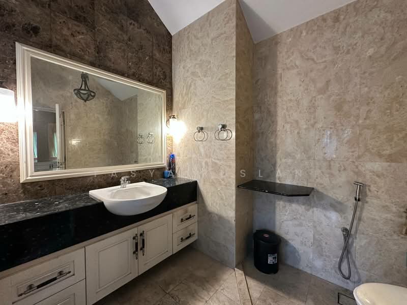 Bungalow for Sale in Usj 17 (Subang Jaya) - Tasya Ruslan - Bathroom - PropertyGuru.com.my