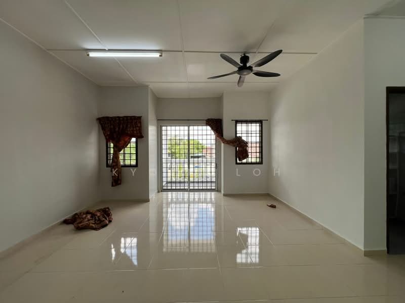 2-storey Terraced House for Rent in Bandar Putra (Kulai) - Kyoris Loh - Living Room - PropertyGuru.com.my