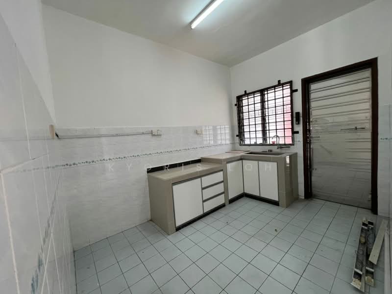 2-storey Terraced House for Rent in Bandar Putra (Kulai) - Kyoris Loh - Kitchen - PropertyGuru.com.my