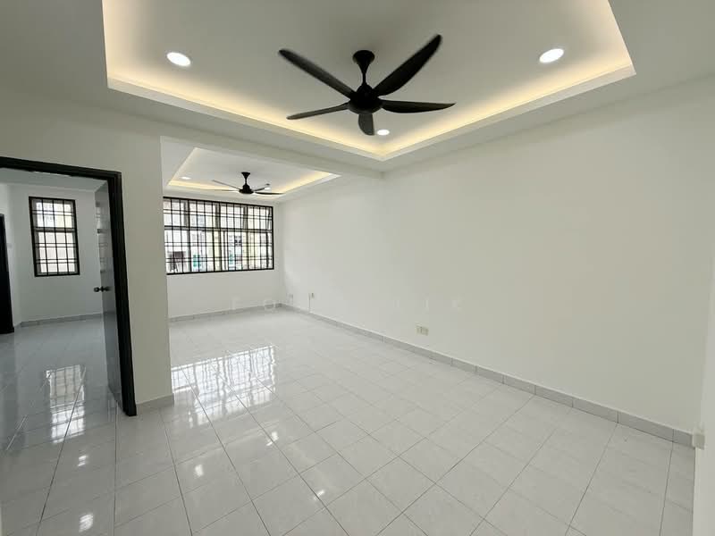 Rumah Bandar untuk Dijual di Bandar Seri Alam (Masai) - Fong Lik - Living Room - PropertyGuru.com.my