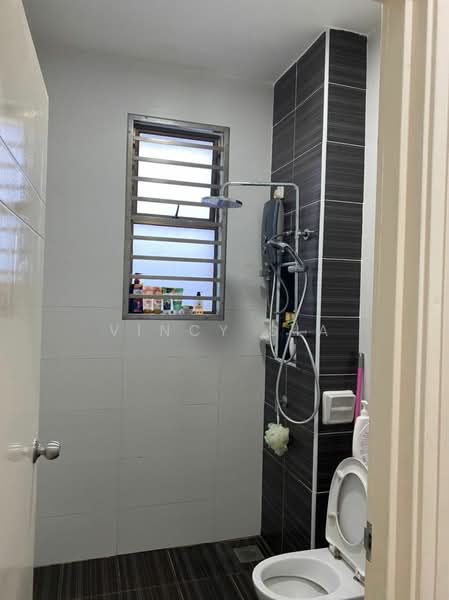 Rumah Teres 2 Tingkat untuk Dijual di Taman Damansara Aliff (Tampoi) - Vincy Sia - Bathroom - PropertyGuru.com.my