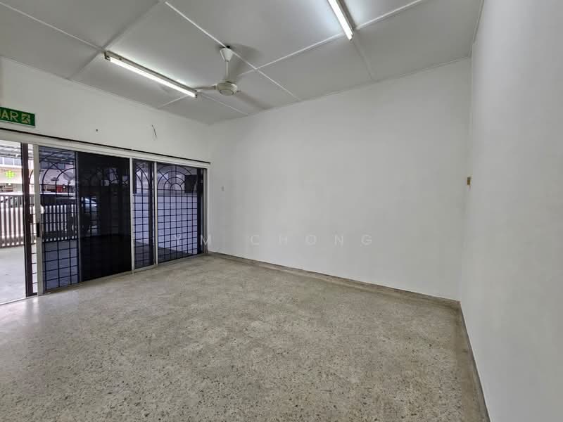 Rumah Teres 1 Tingkat untuk Dijual di Taman Malim Jaya (Bachang) - YM Chong - Living Room - PropertyGuru.com.my
