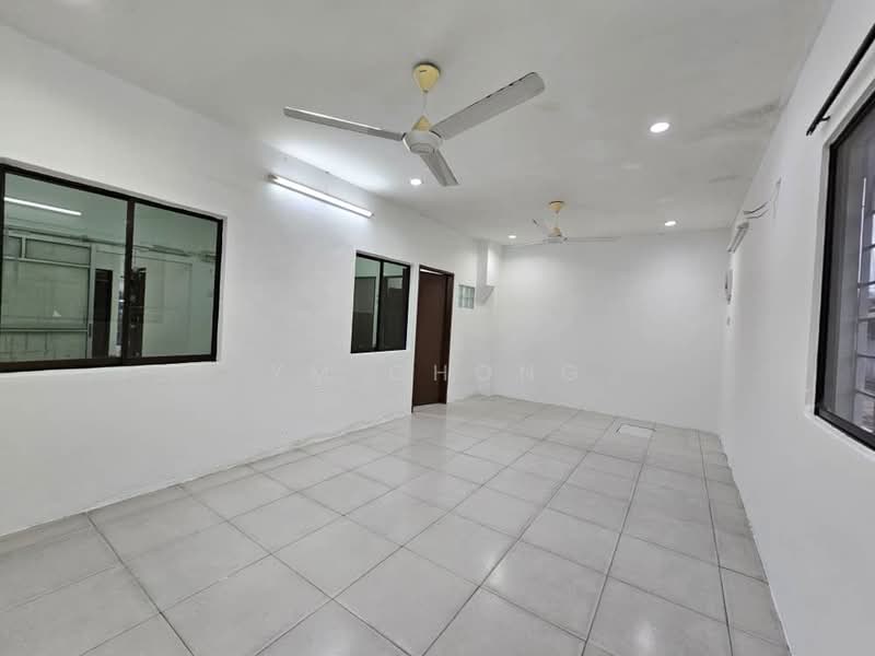Rumah Teres 1 Tingkat untuk Dijual di Taman Malim Jaya (Bachang) - YM Chong - Living Room - PropertyGuru.com.my
