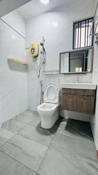 Rumah Kluster untuk Disewa di Bandar Cemerlang (Ulu Tiram) - Enoch Liong - Bathroom - PropertyGuru.com.my