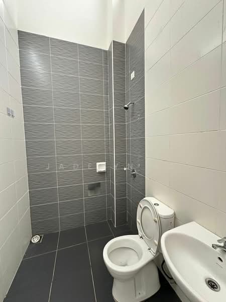 Rumah Teres 1 Tingkat untuk Dijual di Bandar Putra (Kulai) - Jadelyn Ng - Bathroom - PropertyGuru.com.my