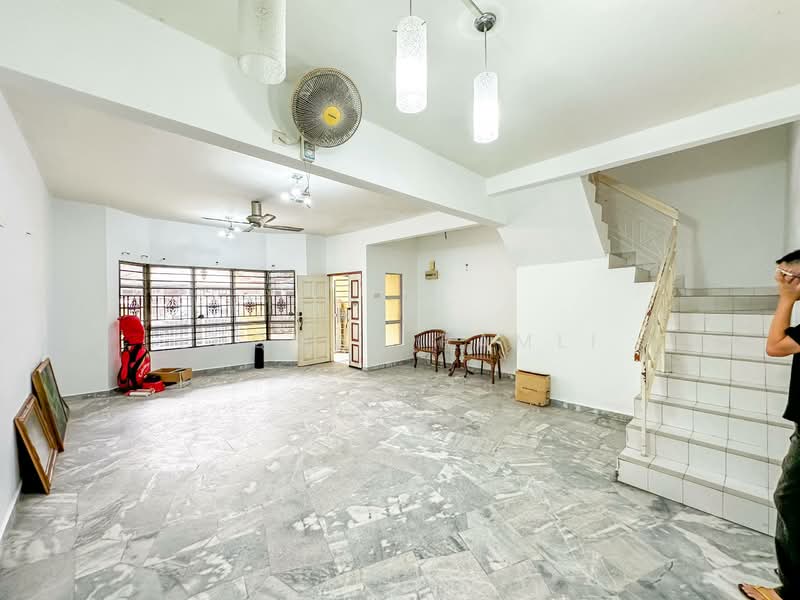 Rumah Teres 2 Tingkat untuk Dijual di Semenyih (Selangor) - Luqman Ramli - Living Room - PropertyGuru.com.my