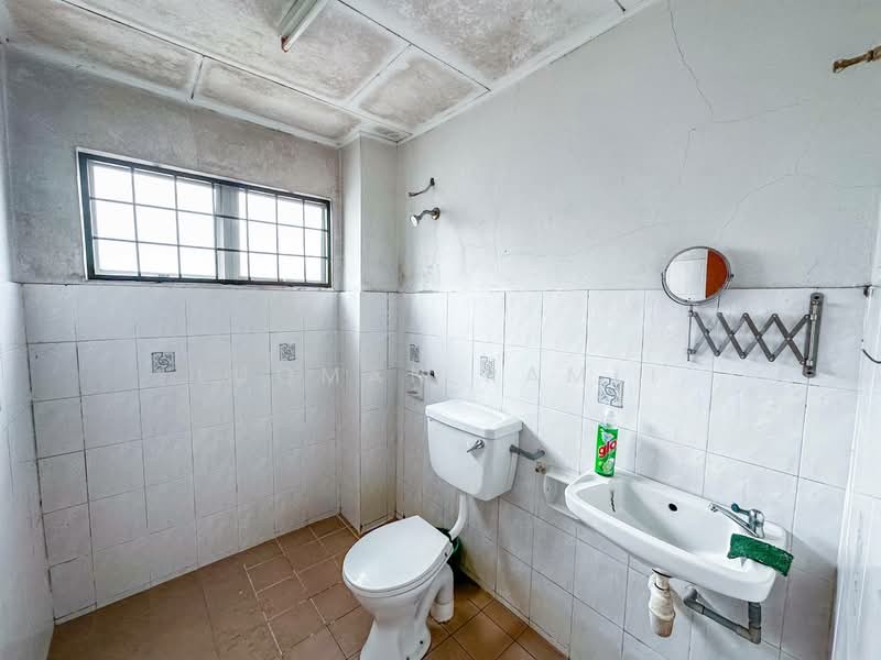 Rumah Teres 2 Tingkat untuk Dijual di Semenyih (Selangor) - Luqman Ramli - Bathroom - PropertyGuru.com.my