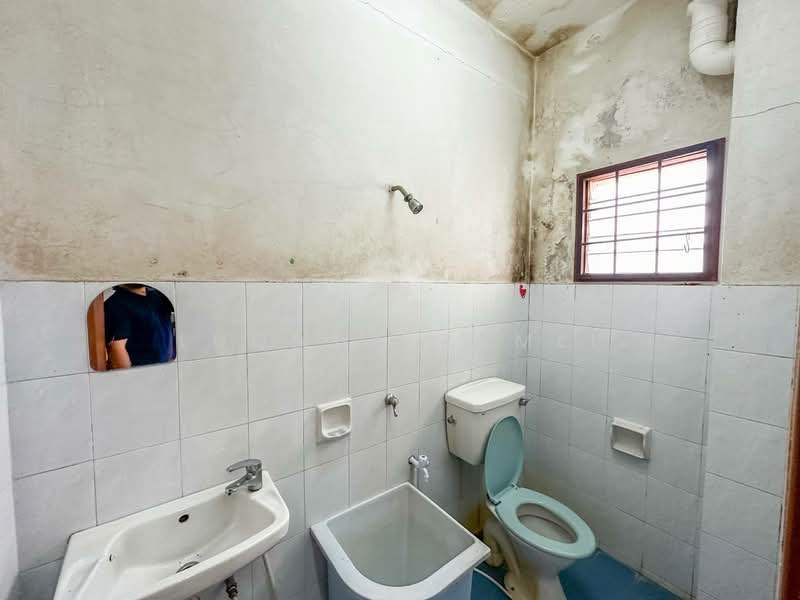 Rumah Teres 2 Tingkat untuk Dijual di Semenyih (Selangor) - Luqman Ramli - Bathroom - PropertyGuru.com.my