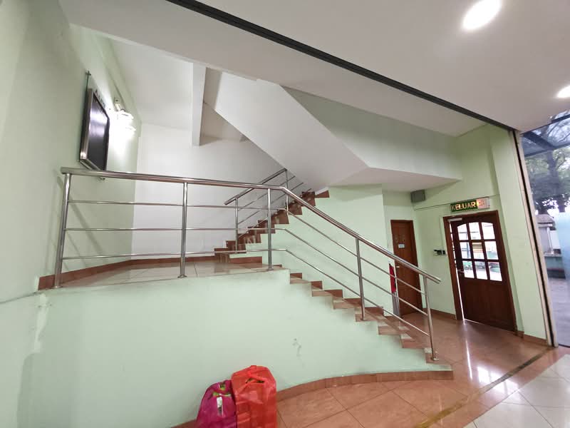 Warehouse for Sale in Taman Perindustrian Puchong Utama (Puchong) - Jen Lau - Entrance - PropertyGuru.com.my