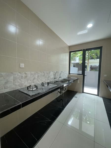Rumah Teres 2 Tingkat untuk Disewa di Bandar Rimbayu (Telok Panglima Garang) - Zi Ying Lee - Kitchen - PropertyGuru.com.my
