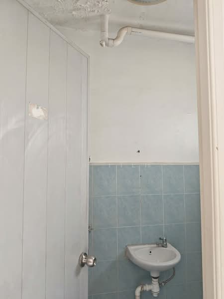 Apartment for Sale at Sri Impian Apartment - BH Tieh - Bathroom - PropertyGuru.com.my
