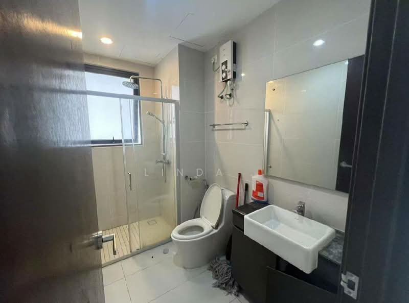 Kondominium untuk Dijual di Amberside @ Country Garden Danga Bay - Linda . - Bathroom - PropertyGuru.com.my