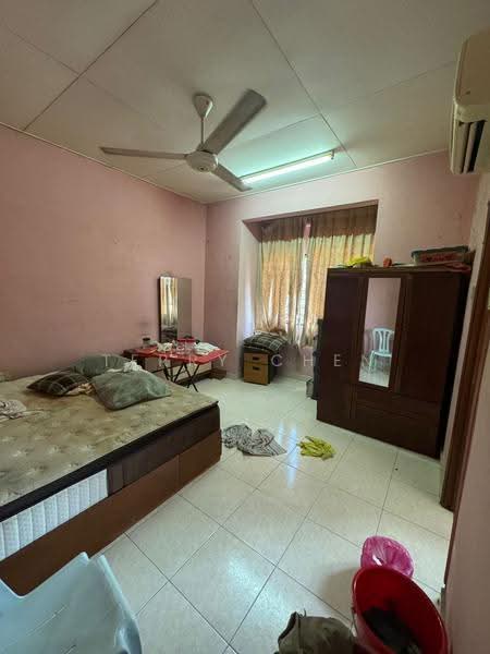 2-storey Terraced House for Sale in Bandar Putra Permai (Seri Kembangan) - Terry Chen - Bedroom - PropertyGuru.com.my