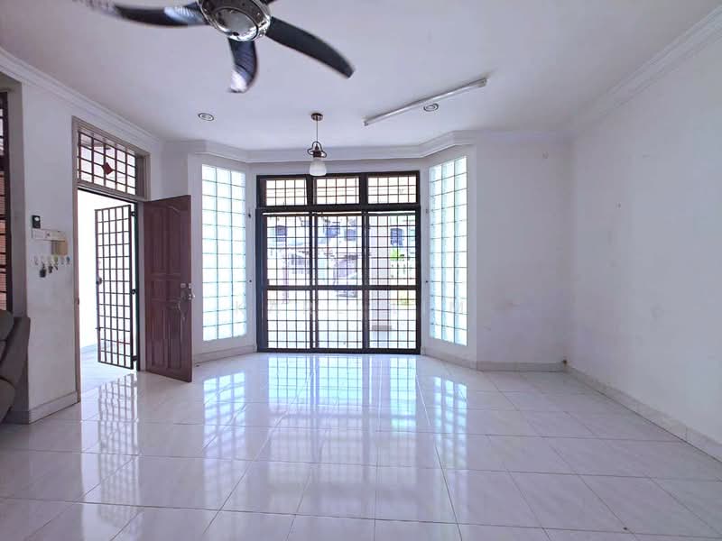 Rumah Teres 2 Tingkat untuk Dijual di Taman Molek (Johor Bahru) - Karl Lim - Living Room - PropertyGuru.com.my