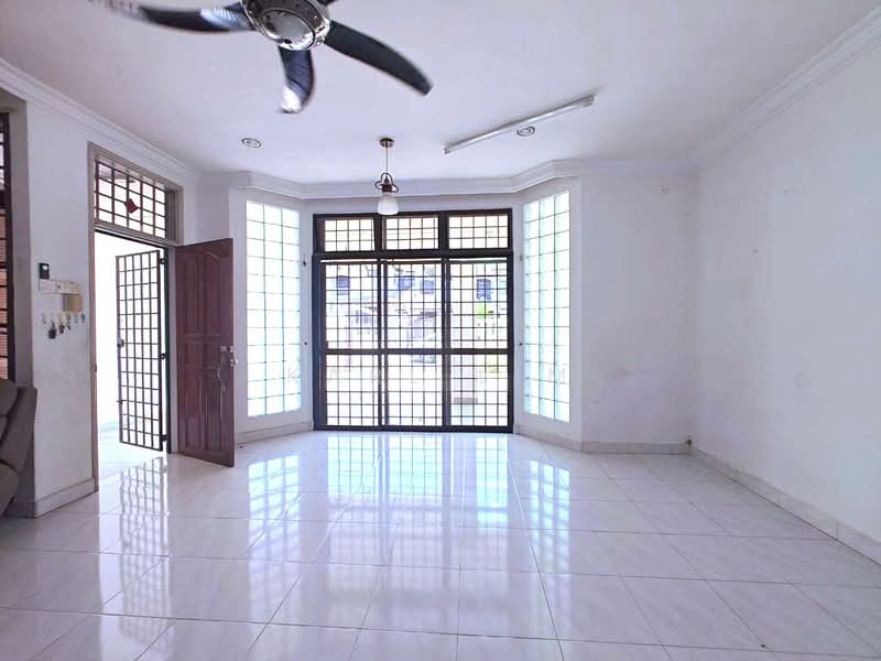 Rumah Teres 2 Tingkat untuk Dijual di Taman Molek (Johor Bahru) - Karl Lim - Living Room - PropertyGuru.com.my
