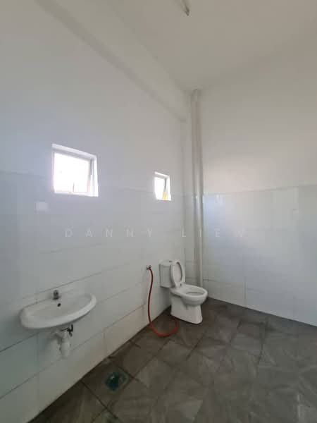 Warehouse for Rent in Pulau Indah (Klang) - Danny Liew - Bathroom - PropertyGuru.com.my