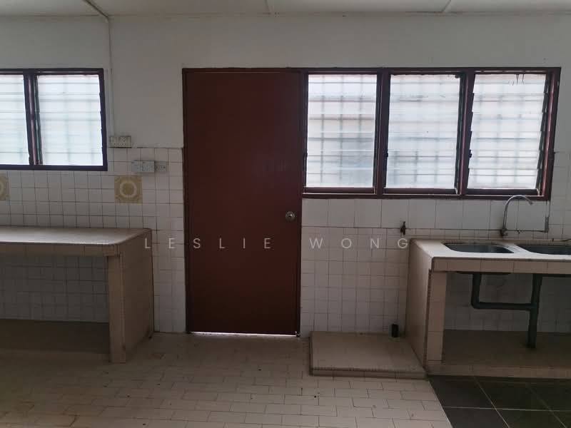1-storey Terraced House for Sale in Kelana Jaya (Petaling Jaya) - Leslie Wong - Kitchen - PropertyGuru.com.my