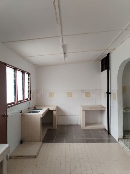 1-storey Terraced House for Sale in Kelana Jaya (Petaling Jaya) - Leslie Wong - Kitchen - PropertyGuru.com.my