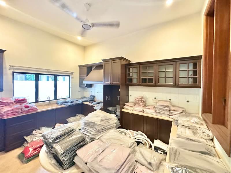 Rumah Banglo untuk Dijual di Seri Kembangan (Selangor) - Salmi Binti Aripin - Kitchen - PropertyGuru.com.my
