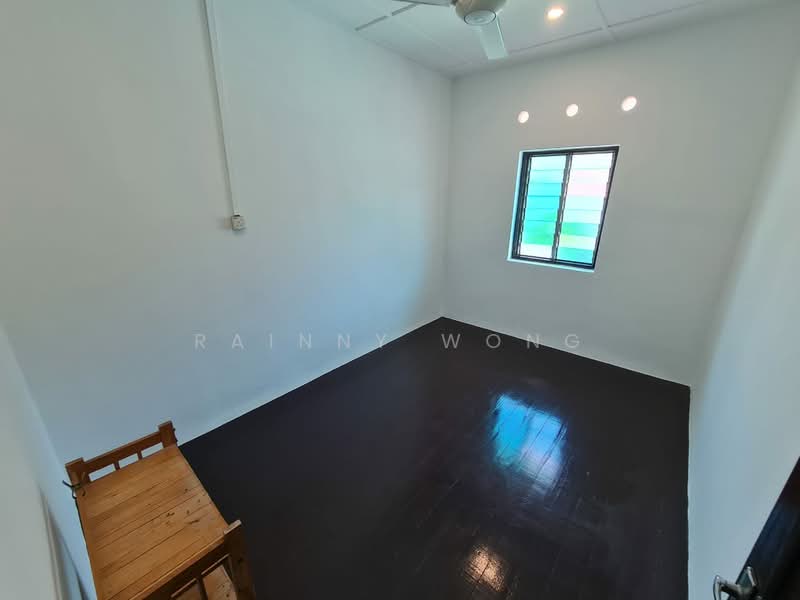 Rumah Berkembar untuk Dijual di Taman Goh Guan Ho (Ayer Itam) - Rainny Wong - Bedroom - PropertyGuru.com.my