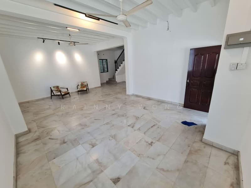 Rumah Berkembar untuk Dijual di Taman Goh Guan Ho (Ayer Itam) - Rainny Wong - Living Room - PropertyGuru.com.my