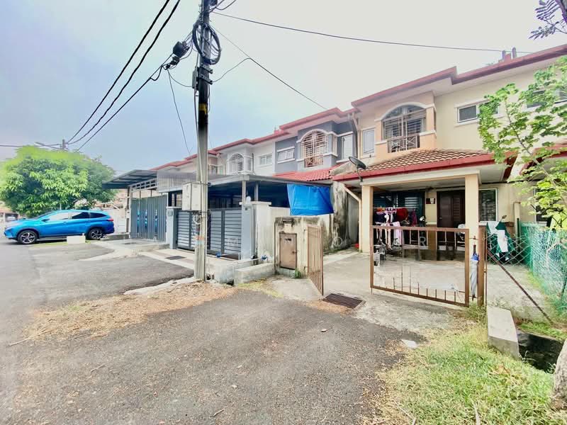 2-storey Terraced House for Sale in Taman Lestari Putra (Seri Kembangan) - Hazeman Omar - Exterior - PropertyGuru.com.my