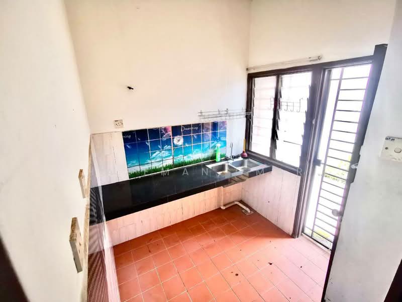 2-storey Terraced House for Sale in Taman Lestari Putra (Seri Kembangan) - Hazeman Omar - Kitchen - PropertyGuru.com.my