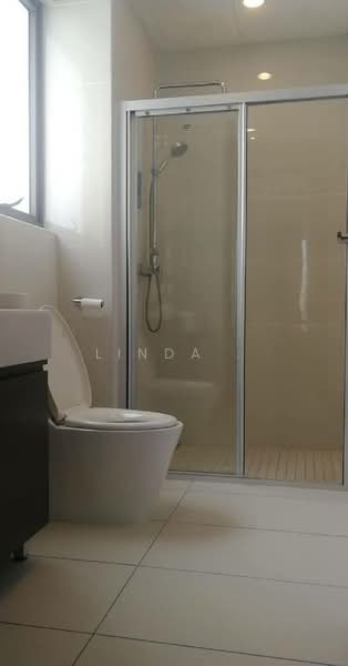 Service Residence for Sale at Royal Strand @ Country Garden Danga Bay - Linda . - Bathroom - PropertyGuru.com.my