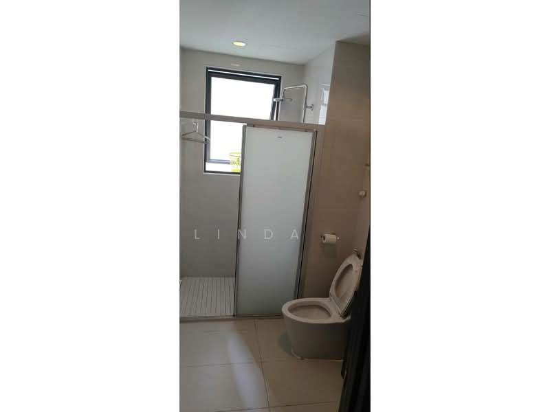 Service Residence for Sale at Royal Strand @ Country Garden Danga Bay - Linda . - Bathroom - PropertyGuru.com.my