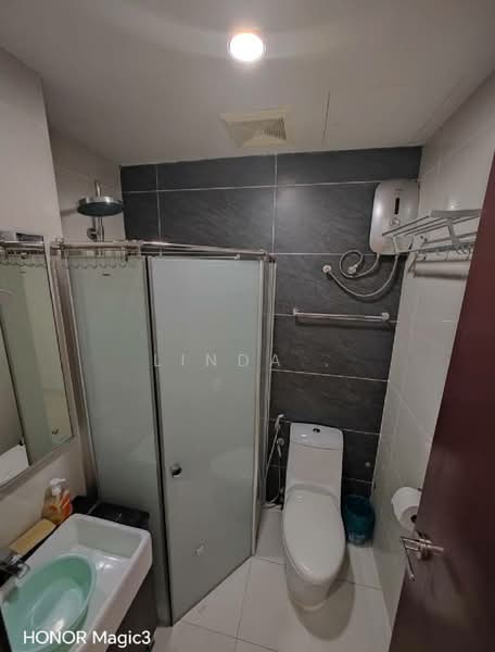 Service Residence for Sale at Royal Strand @ Country Garden Danga Bay - Linda . - Bathroom - PropertyGuru.com.my