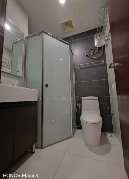 Service Residence for Sale at Royal Strand @ Country Garden Danga Bay - Linda . - Bathroom - PropertyGuru.com.my