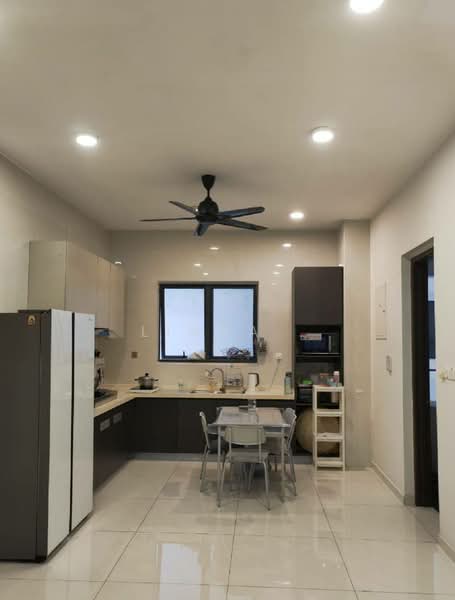 Service Residence for Sale at Royal Strand @ Country Garden Danga Bay - Linda . - Kitchen - PropertyGuru.com.my