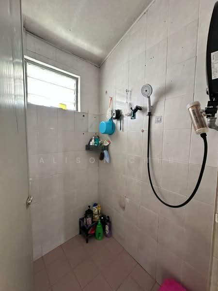 Rumah Teres 1 Tingkat untuk Dijual di Desa Jaya Kepong (Kepong) - Alison Chiu - Bathroom - PropertyGuru.com.my