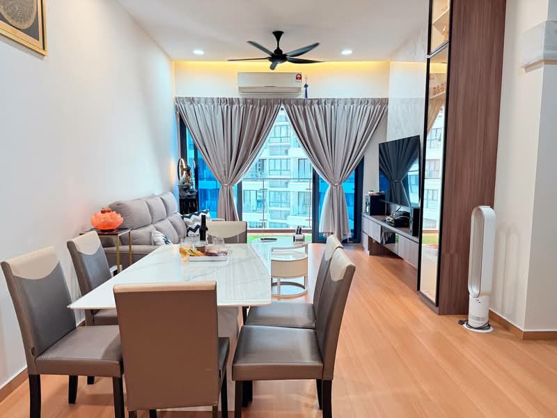 Kondominium untuk Dijual di Bay Point @ Country Garden Danga Bay - Chris Liew - Living Room - PropertyGuru.com.my