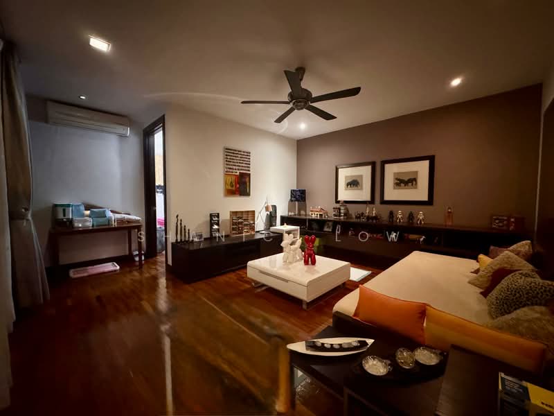 Rumah Berkembar untuk Dijual di Taman Aman Sari (Bandar Kinrara) - Shanice Low - Living Room - PropertyGuru.com.my