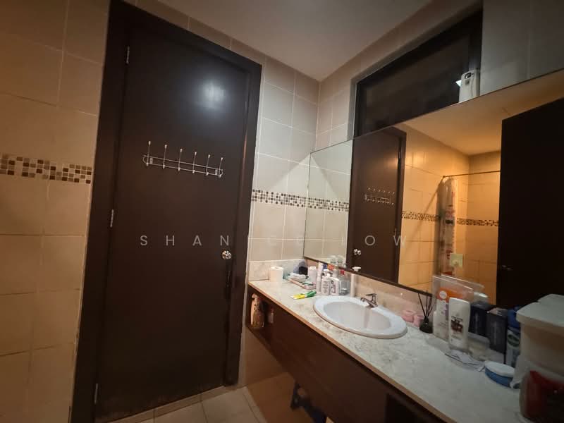 Rumah Berkembar untuk Dijual di Taman Aman Sari (Bandar Kinrara) - Shanice Low - Bathroom - PropertyGuru.com.my
