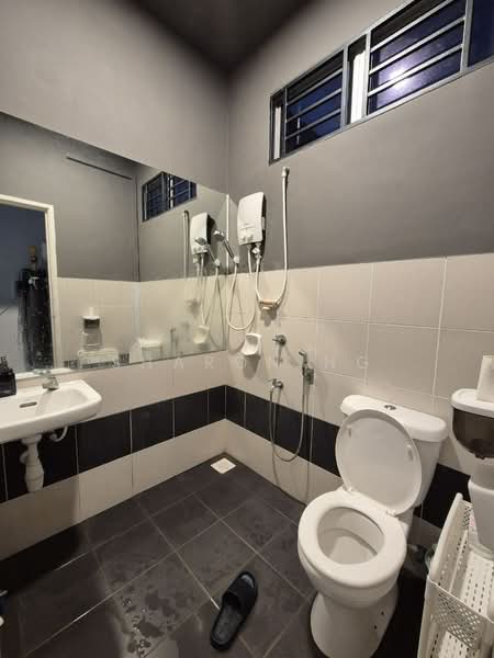 1-storey Terraced House for Sale in Johor Bahru (Johor) - Sharon Ng - Bathroom - PropertyGuru.com.my