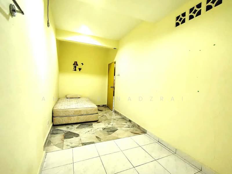 1.5-storey Terraced House for Sale in Bandar Tun Hussein Onn (Cheras) - Ammeer Nadzrai - Bedroom - PropertyGuru.com.my